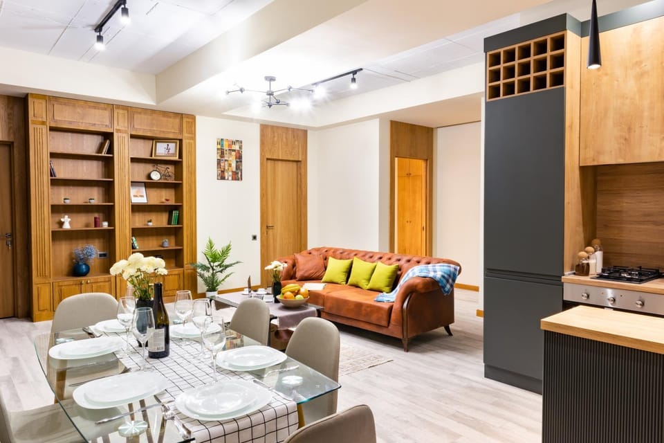 Kitchen or kitchenette, Living room, Seating area, Dining area