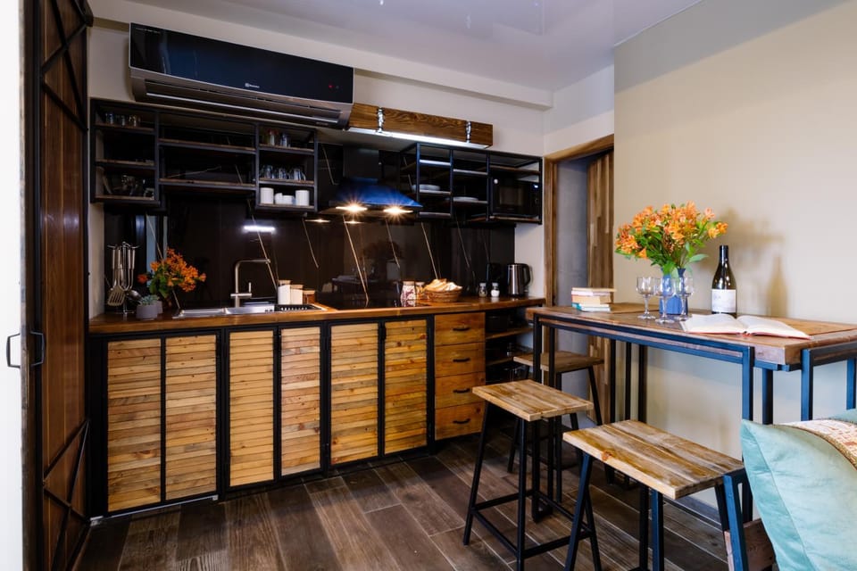 Kitchen or kitchenette, Seating area, Dining area