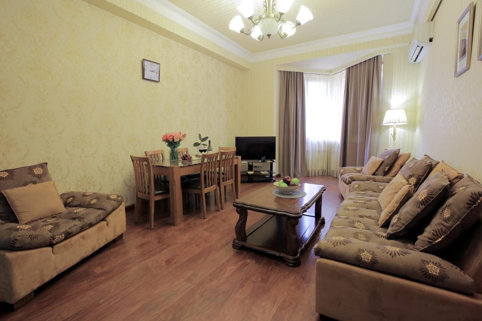 Living room, Seating area, Dining area
