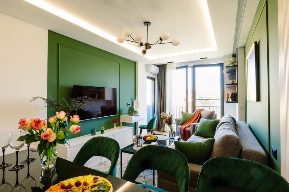 TV and multimedia, Living room, Seating area, Dining area