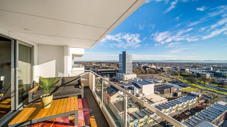 CBD Loft Style Apartment with Free Valet Parking House in Christchurch