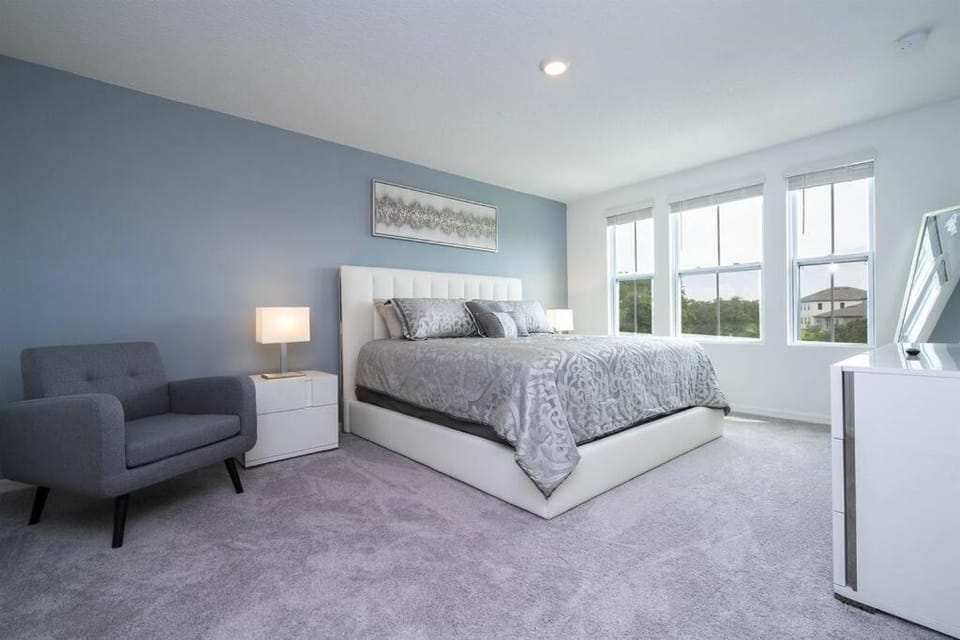 New 3Bed Resort Style Townhome with Mickey Sorcerer Room, 20 Min to Disney! Villa in Four Corners