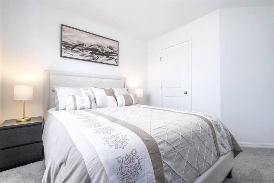 New 3Bed Resort Style Townhome with Mickey Sorcerer Room, 20 Min to Disney! Villa in Four Corners