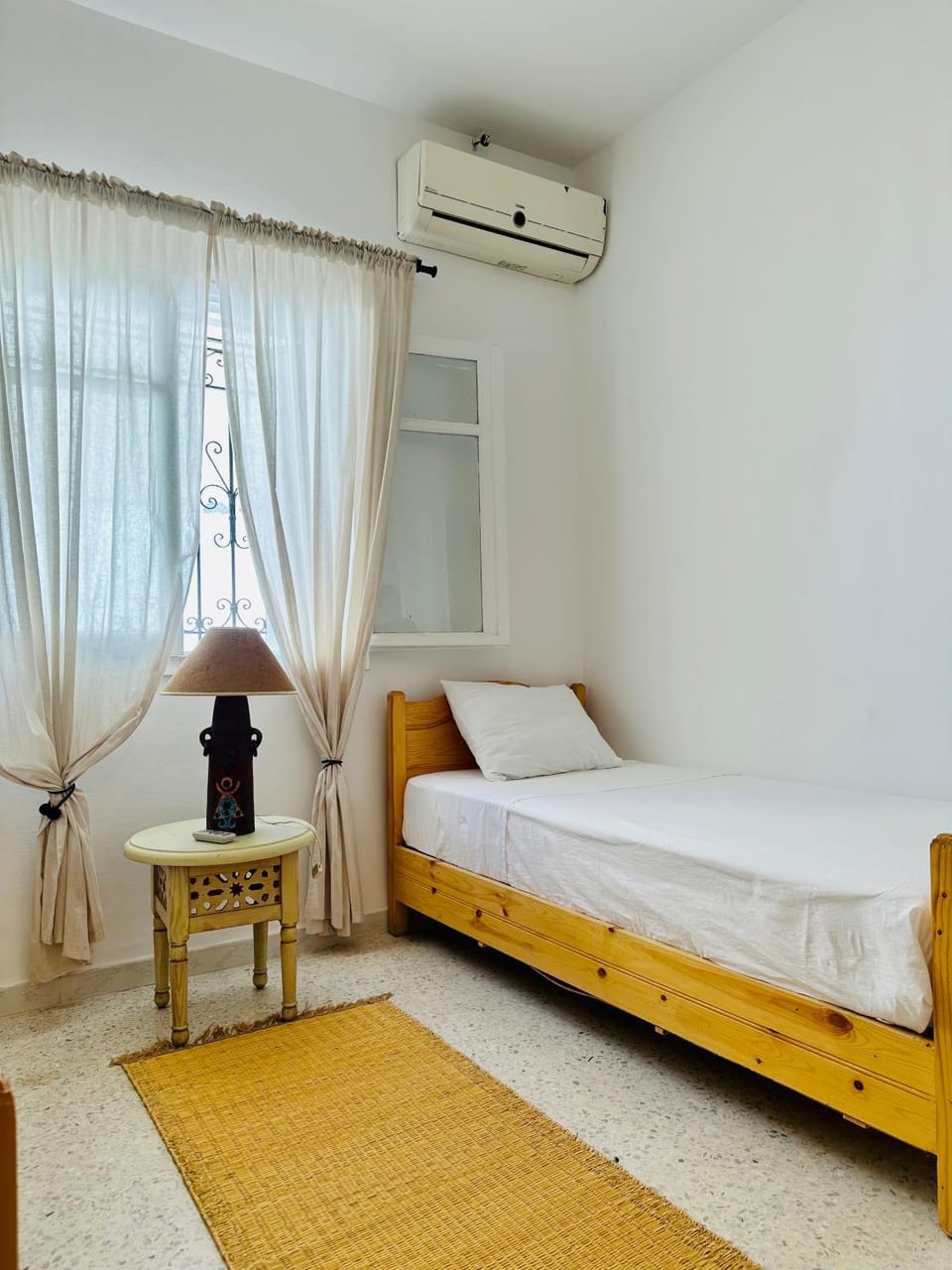 Bed, Photo of the whole room, Bedroom, air conditioner