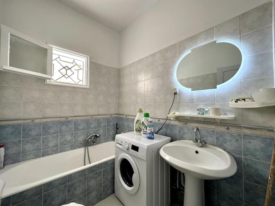 Bathroom, Bath, washing machine