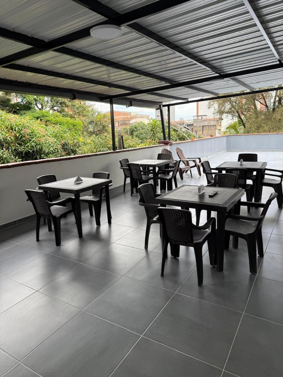 Restaurant/places to eat, Balcony/Terrace