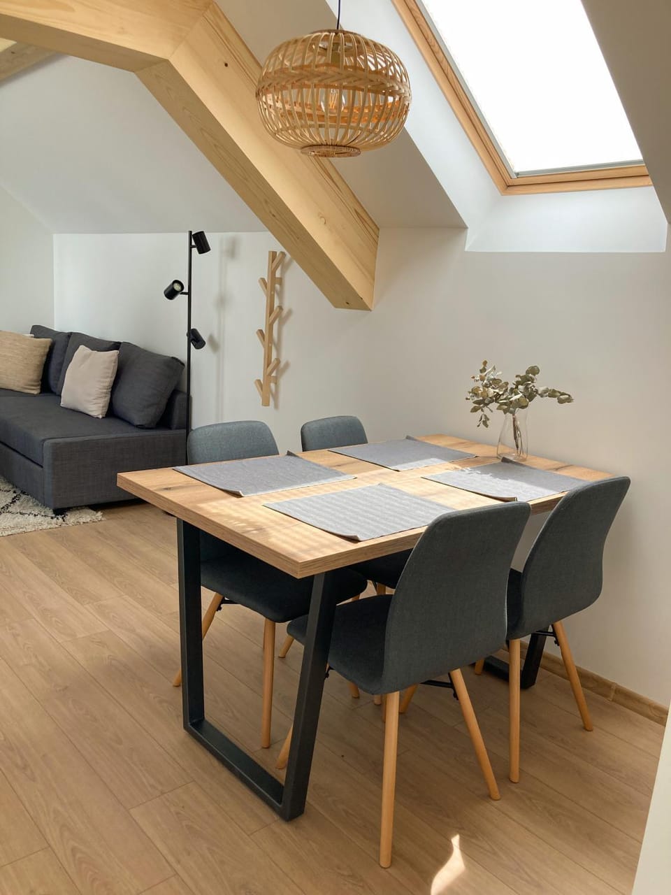 Seating area, Dining area