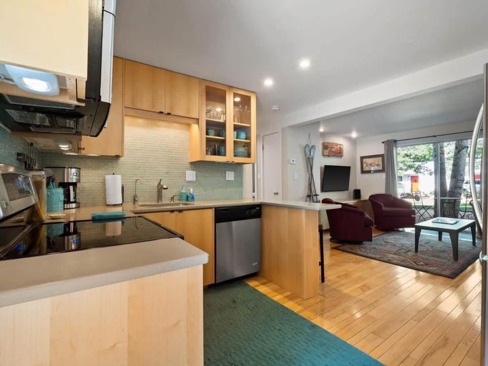 TV and multimedia, Kitchen or kitchenette, Living room, stove