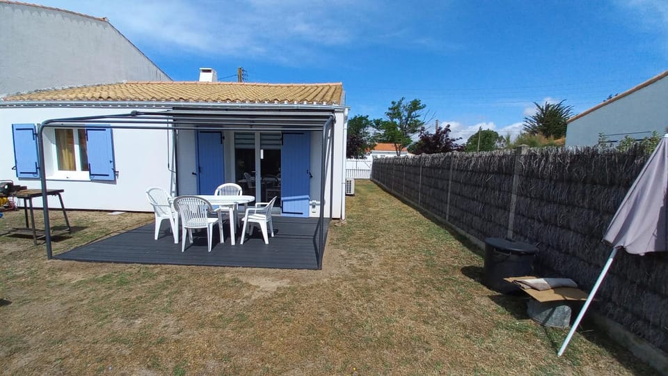 Property building, Patio, Garden