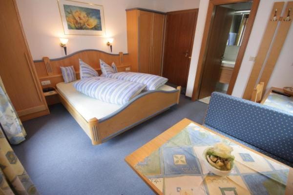 Gästehaus Waldruh Bed and Breakfast in Tyrol