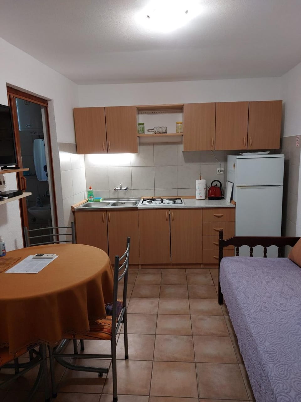 Kitchen or kitchenette, Dining area, stove