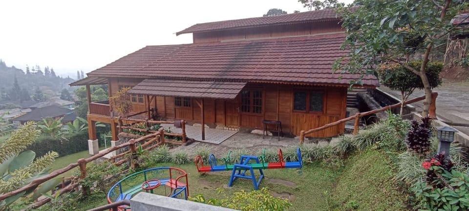 Villa Hanna 2 Villa in Cisarua
