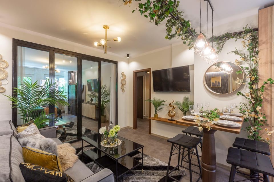 Communal lounge/ TV room, TV and multimedia, Living room, Seating area, Dining area, Evening entertainment
