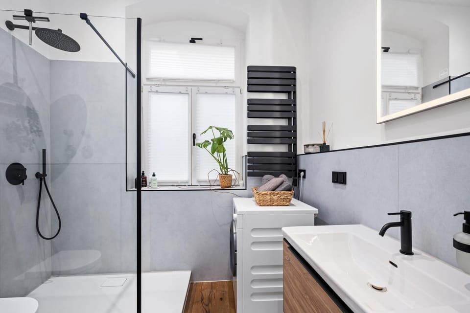 Shower, Bathroom, towels