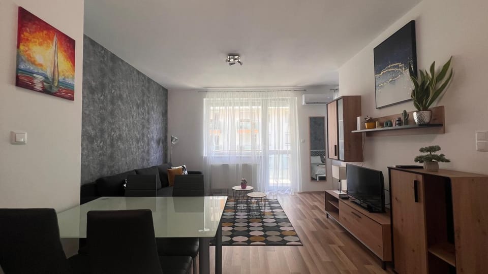 TV and multimedia, Living room, Dining area