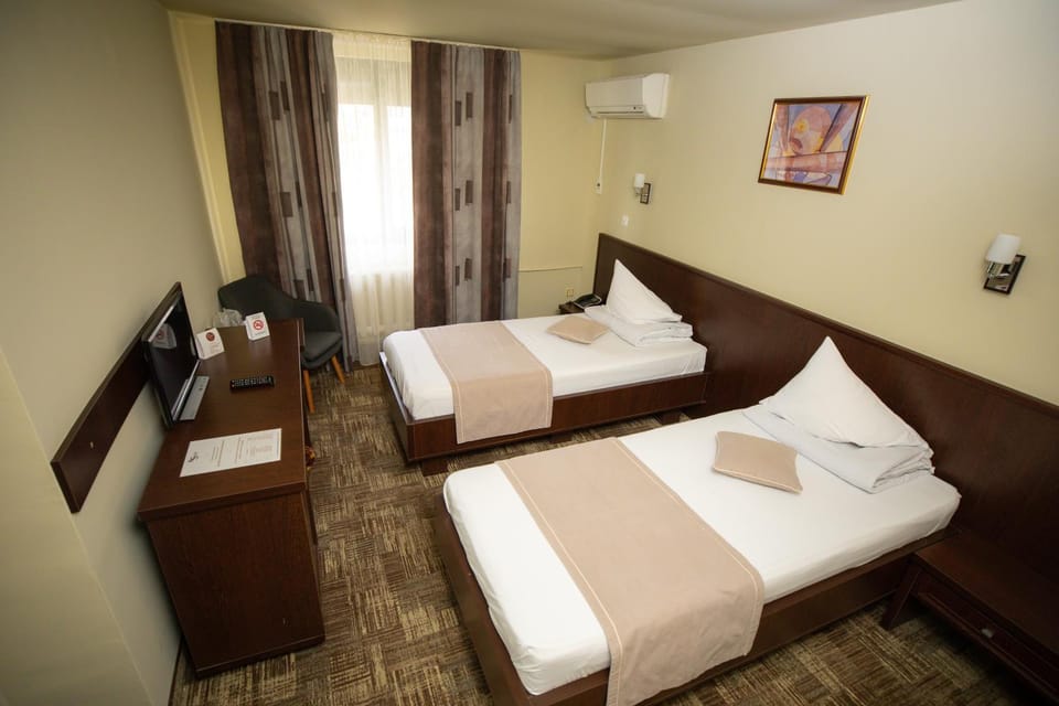 Bed, TV and multimedia, Photo of the whole room, Bedroom, Area and facilities
