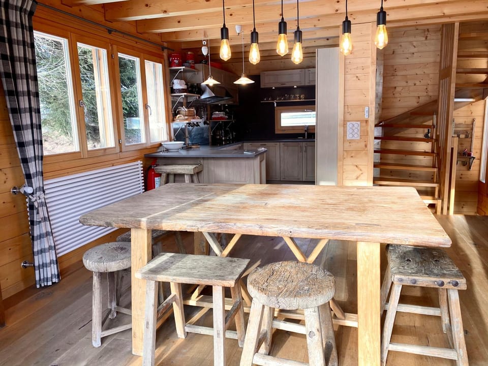 Kitchen or kitchenette, Dining area, stove