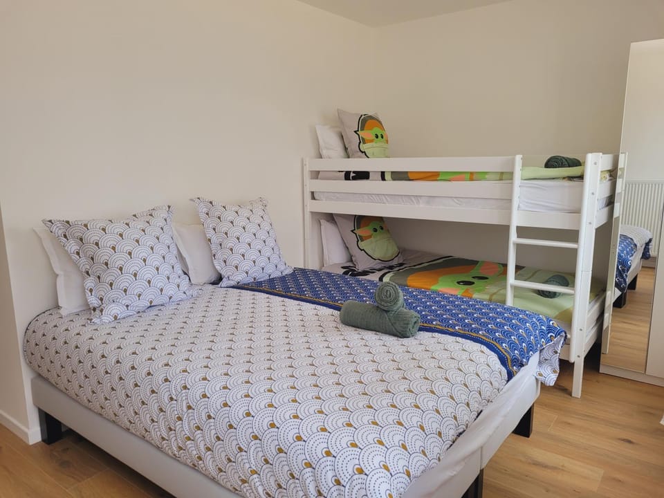 Bed, Bedroom, bunk bed