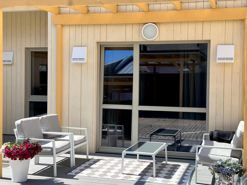 Patio, Day, Balcony/Terrace