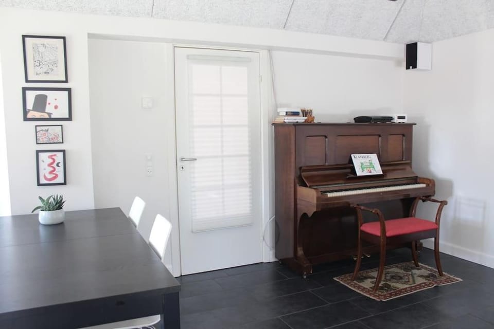 Dining area, hair dresser