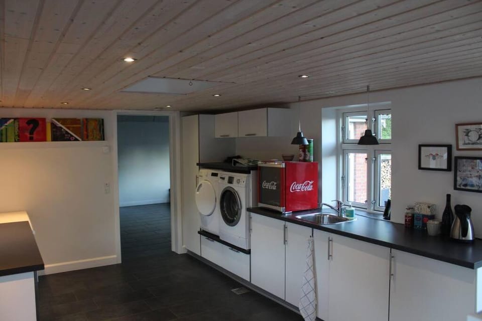 Coffee/tea facilities, oven, washing machine, dryer