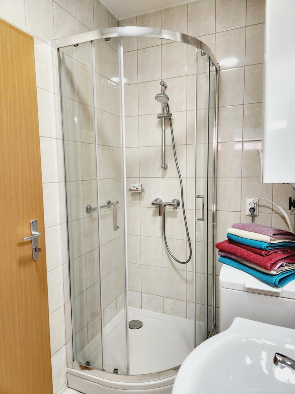 Shower, internet, washing machine