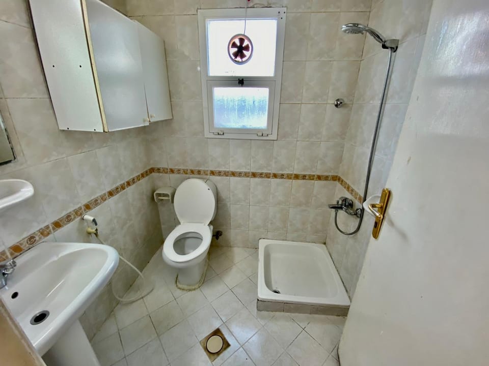 Nice Rooms for Rent in Compound Housing near Burj Alarab Dubai Villa 125 Vacation rental in Dubai