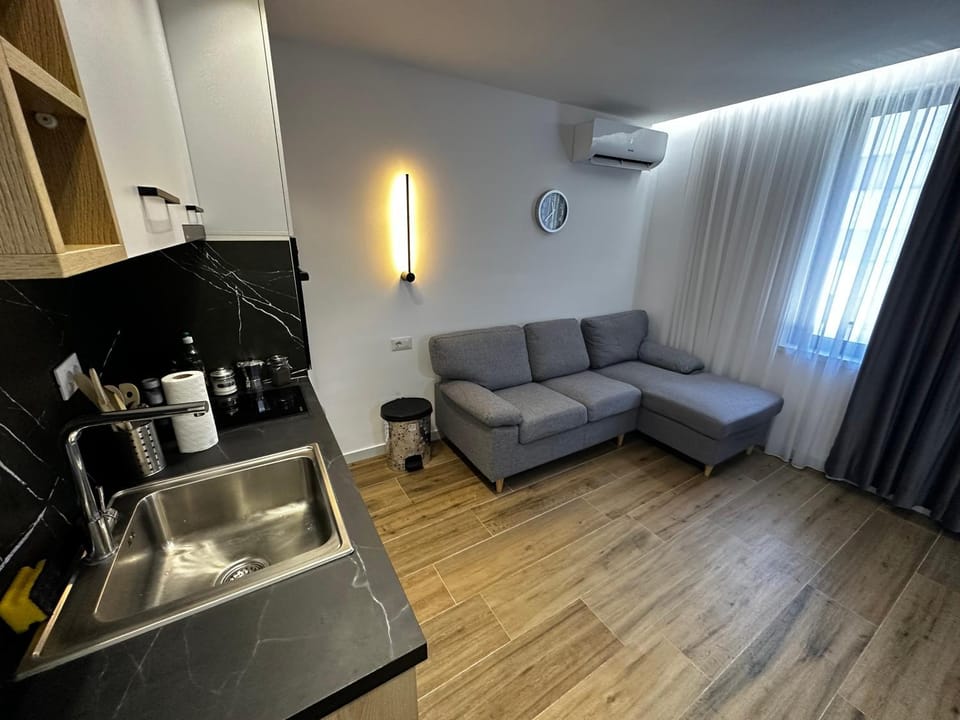 TV and multimedia, Coffee/tea facilities, Kitchen or kitchenette, Living room, Seating area, Dining area, minibar, air conditioner