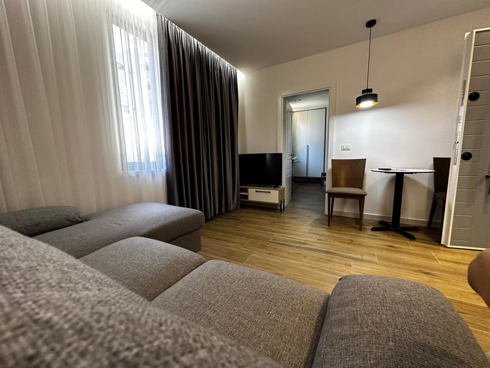 Bed, Living room, Photo of the whole room, Seating area, Bedroom