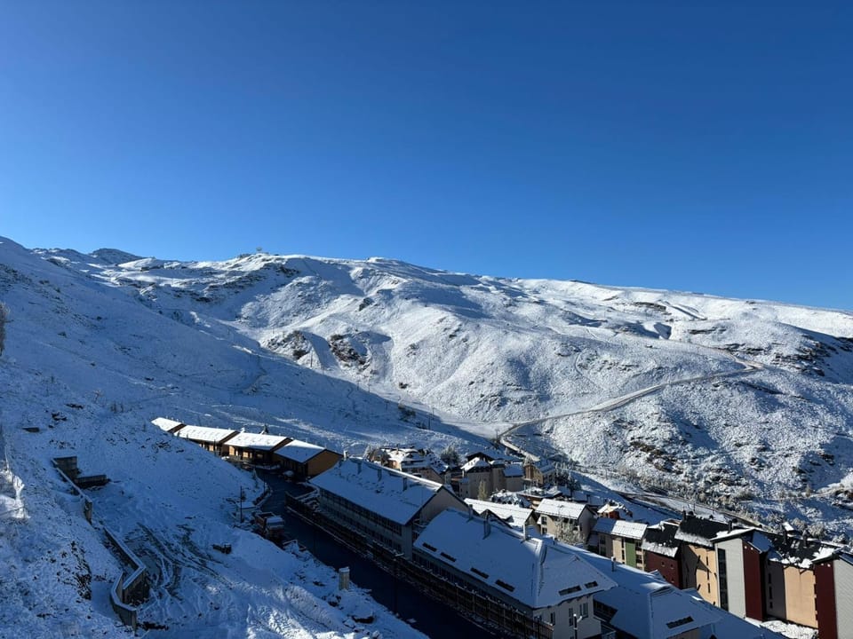 Nearby landmark, Day, Natural landscape, Winter, Mountain view