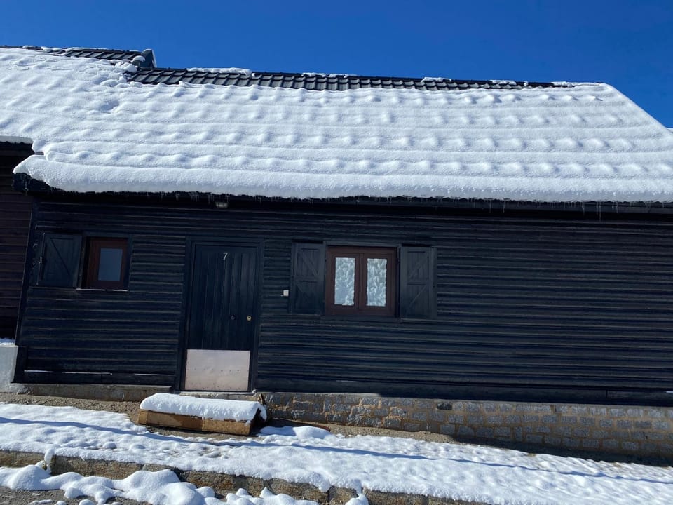 Property building, Day, Winter