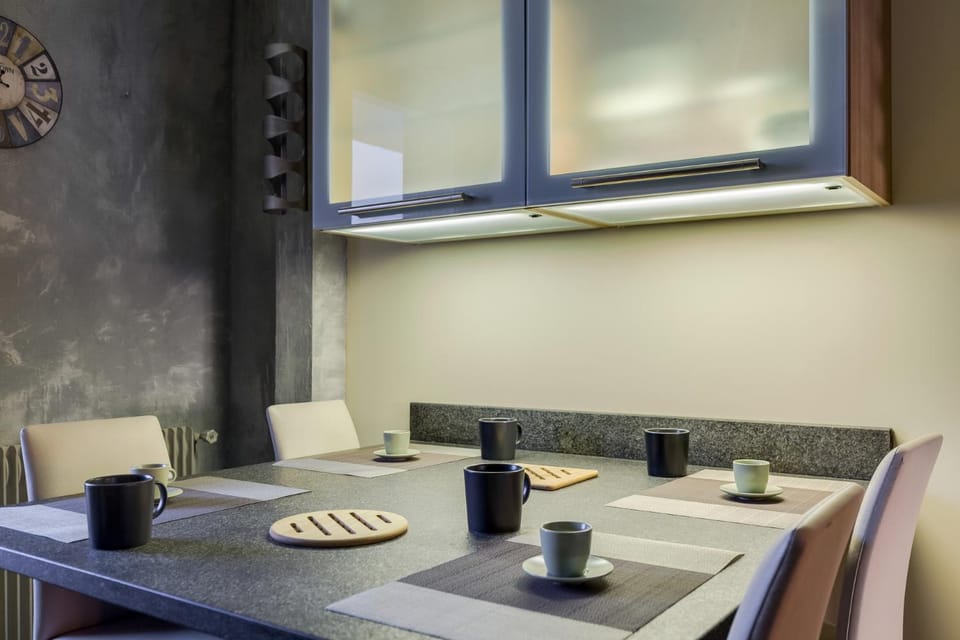 Seating area, Dining area