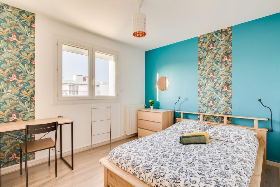 Bed, Photo of the whole room, Seating area