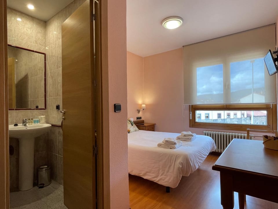 Hostal Torreblanca Bed and Breakfast in La Rioja