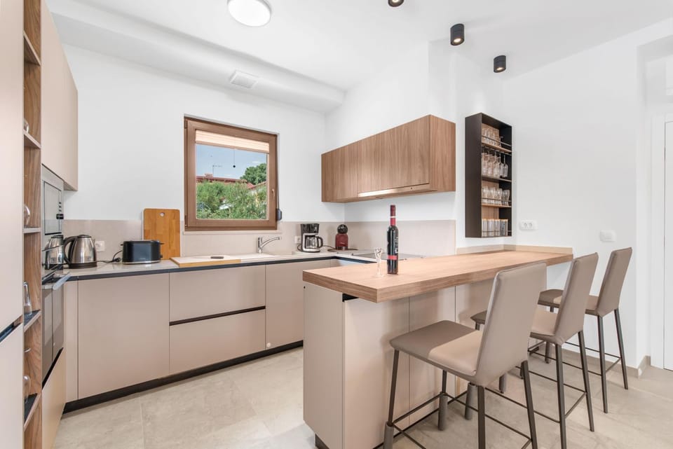 Kitchen or kitchenette, kitchen