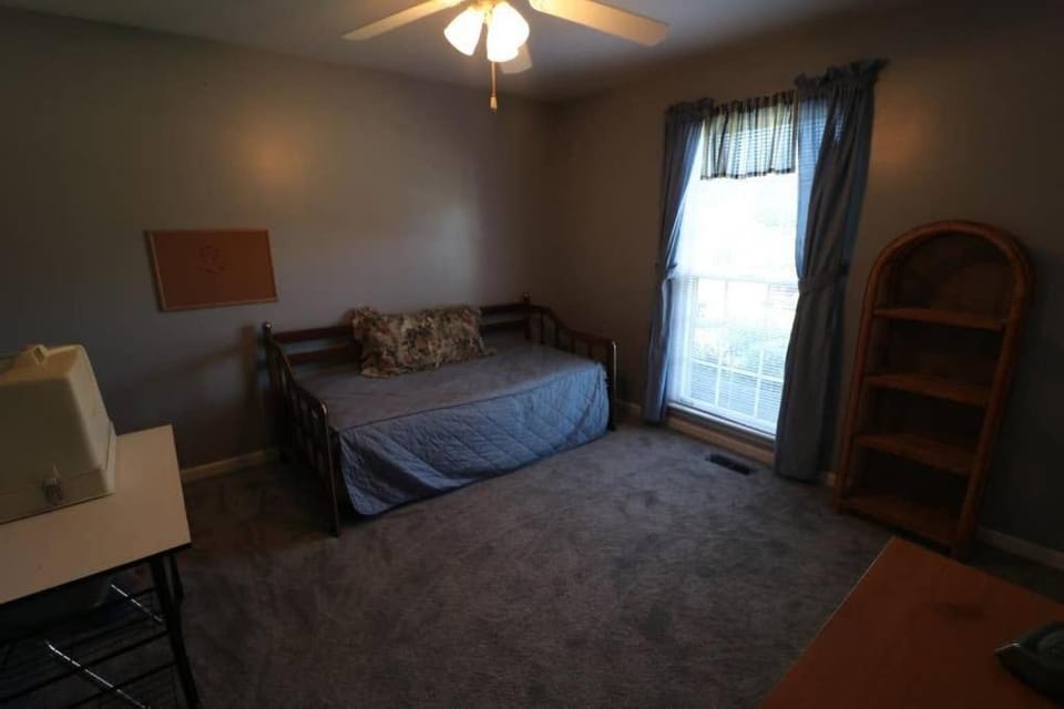 3-Bedroom Retreat with Private Yard House in Hendersonville