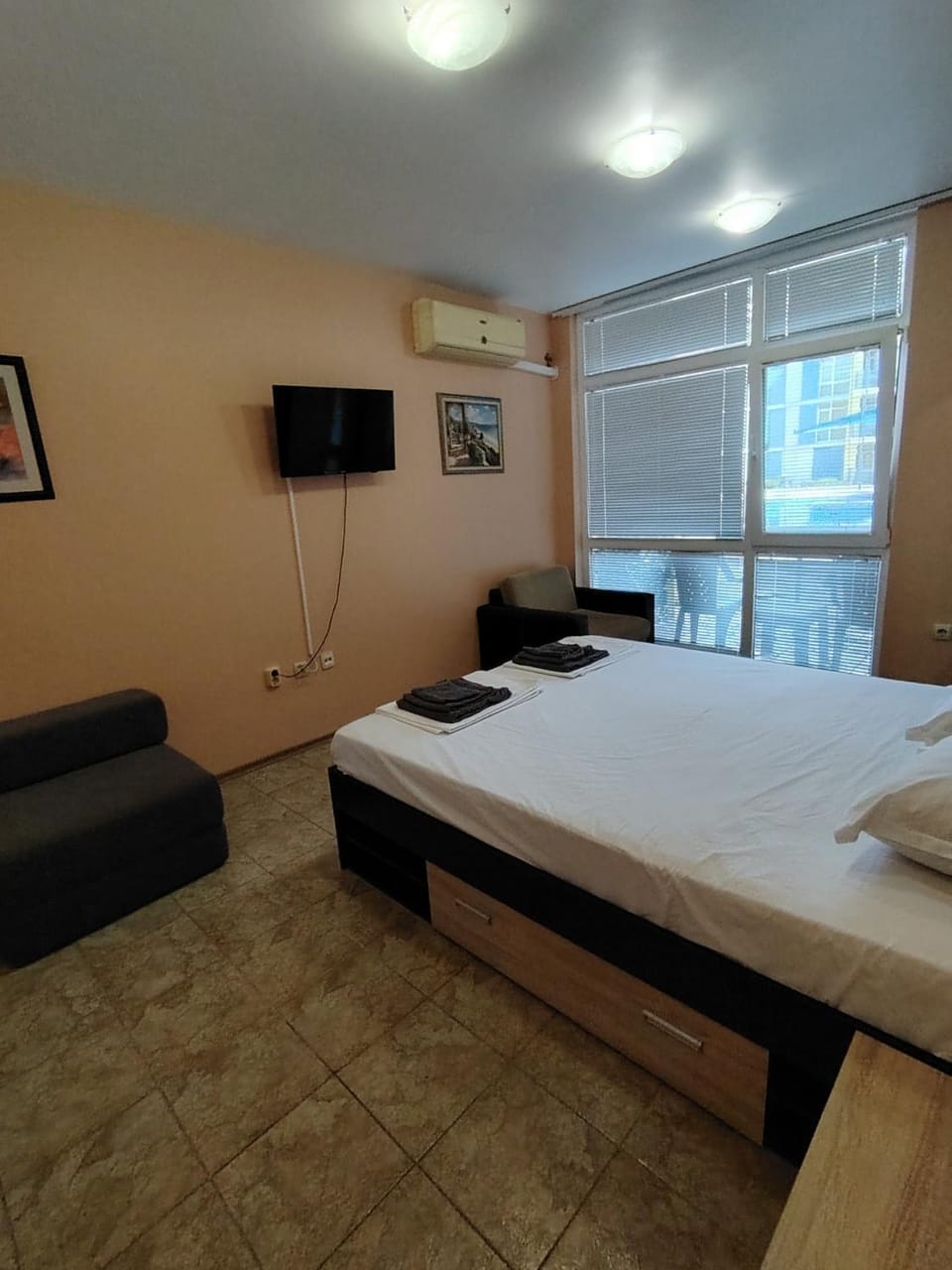 Bed, TV and multimedia, Photo of the whole room, Bedroom, air conditioner