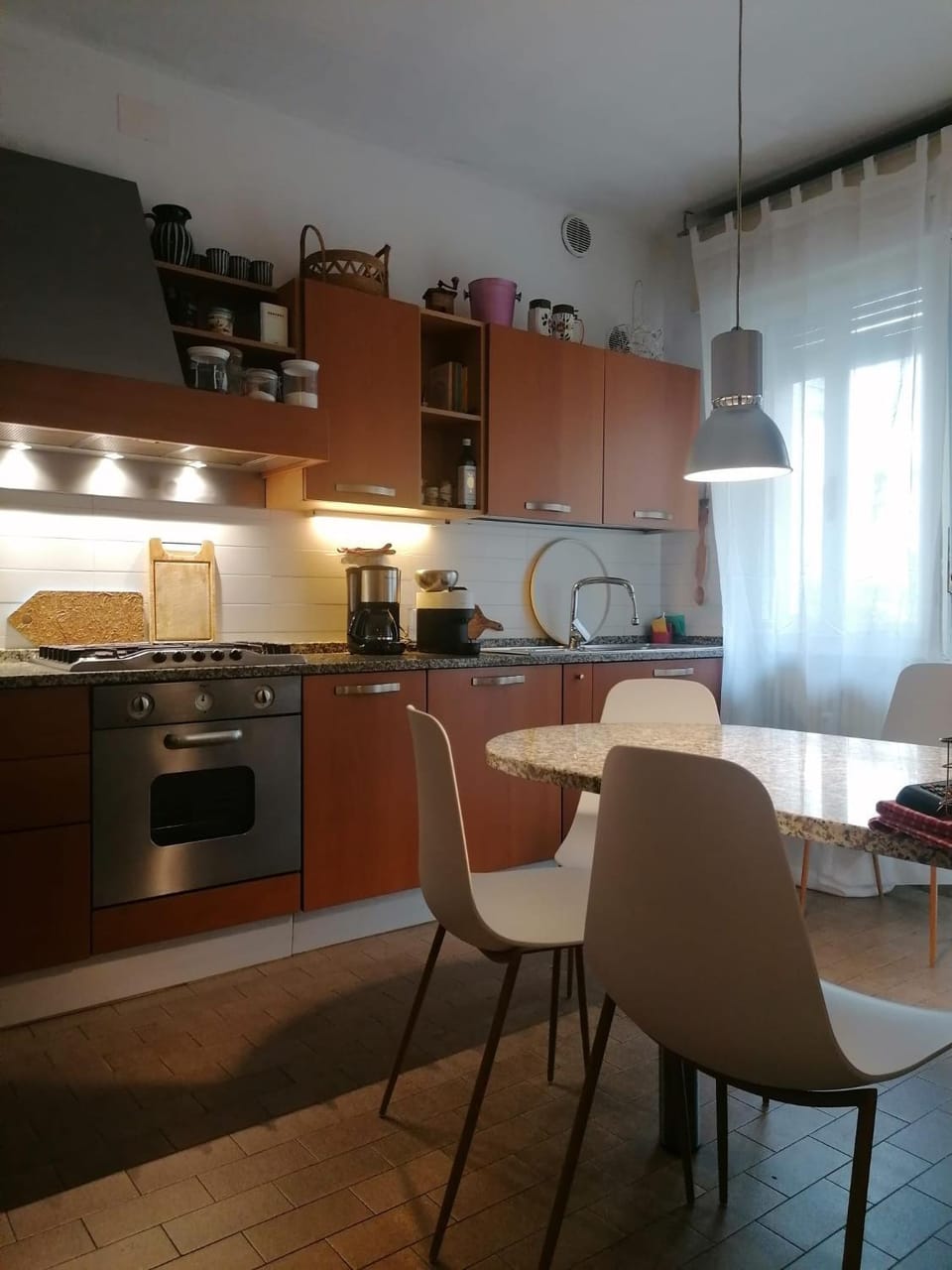 Kitchen or kitchenette, Dining area, dishwasher, toaster