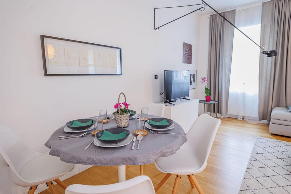 Communal lounge/ TV room, Living room, Dining area