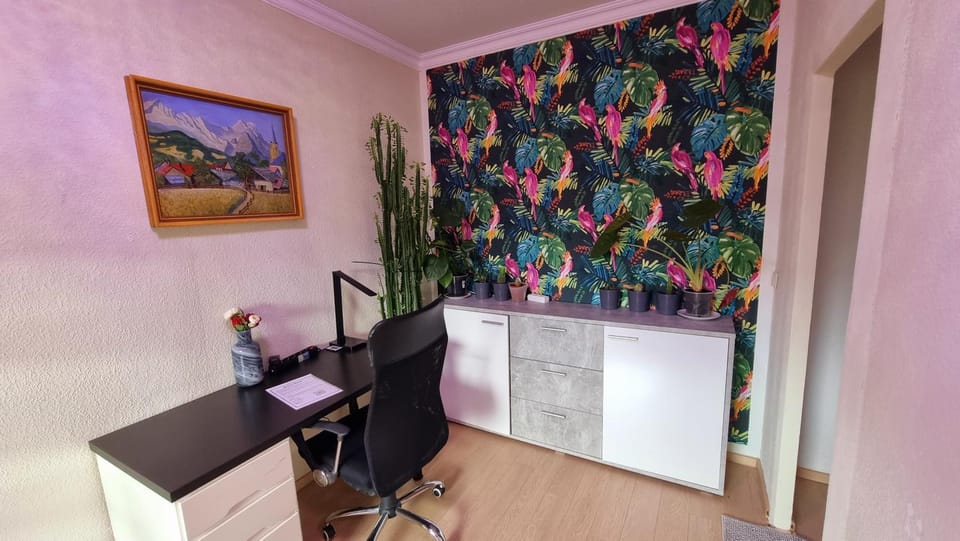 TV and multimedia, hair dresser