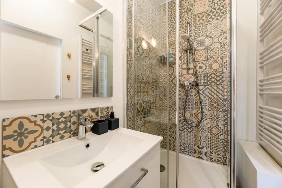 Shower, Bathroom