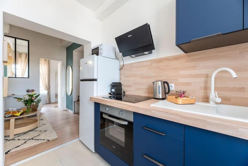 Coffee/tea facilities, Kitchen or kitchenette, minibar, pet friendly, stove