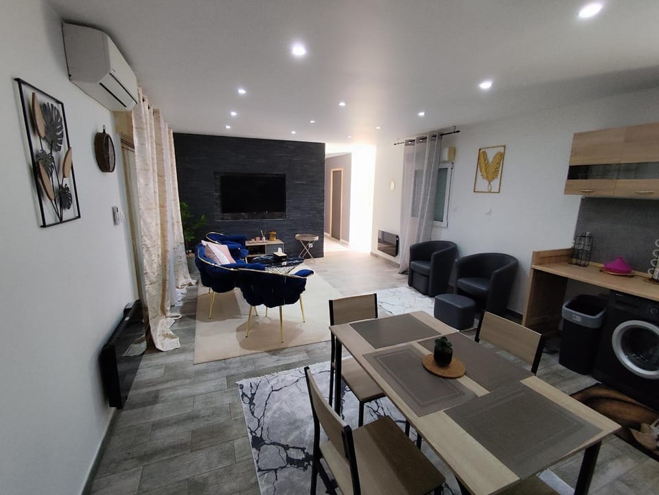 Communal lounge/ TV room, Dining area
