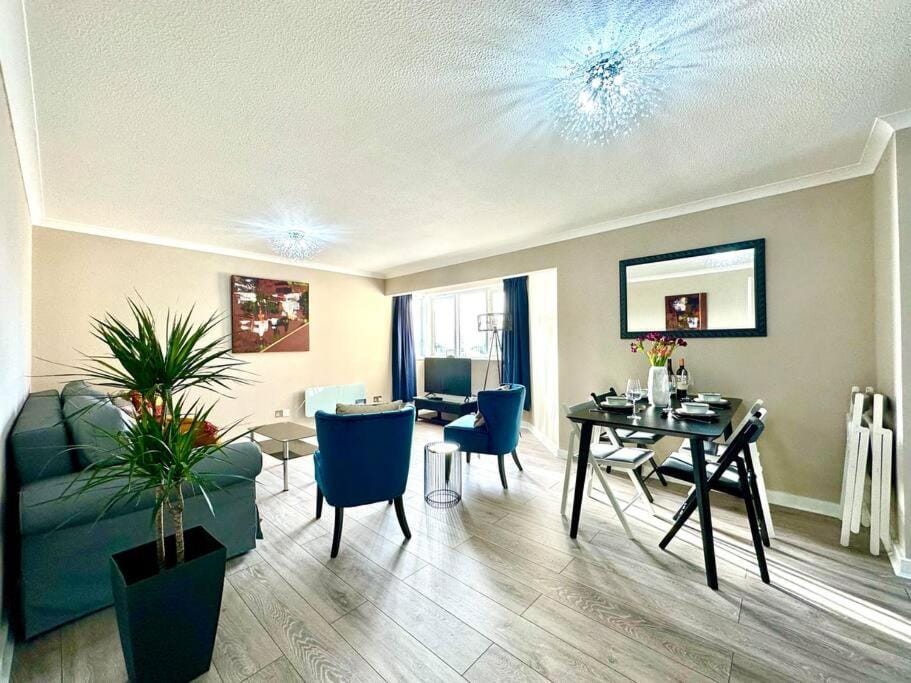 Fab Oxford City Centre Apartment sleeps 6 with Apartment in Oxford