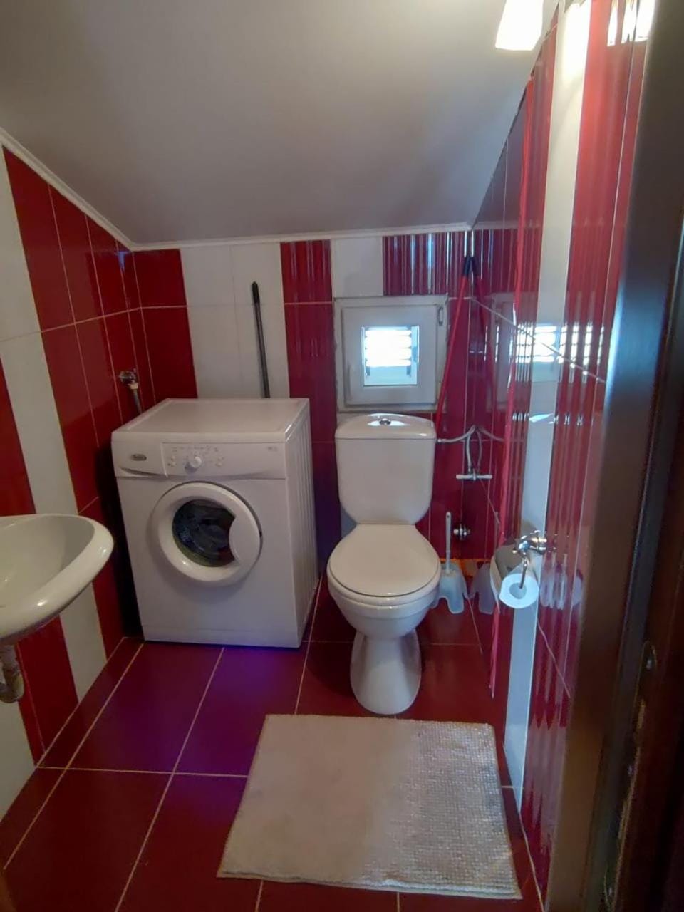 Toilet, Bathroom, washing machine