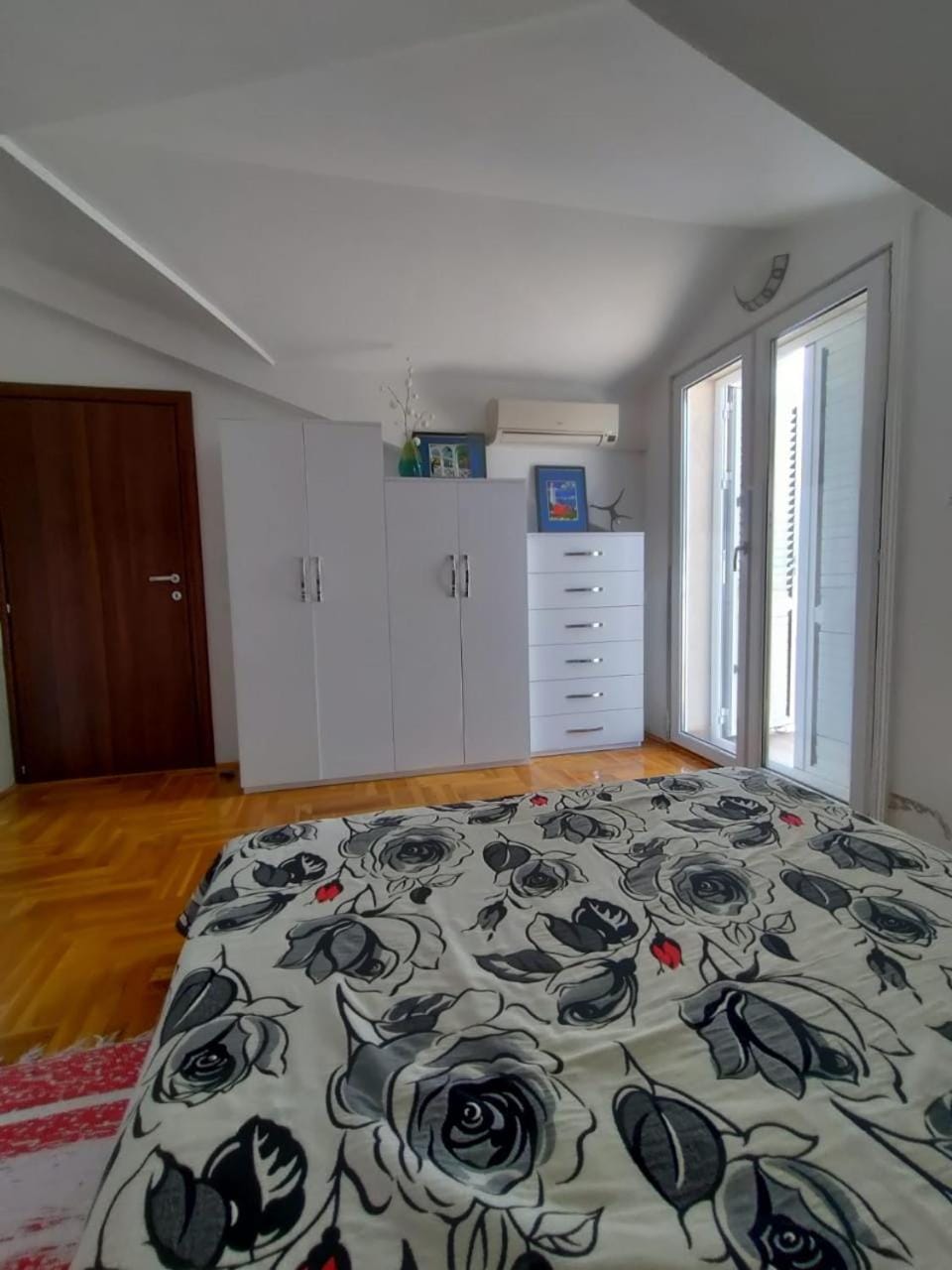 Bed, Photo of the whole room, Bedroom, wardrobe