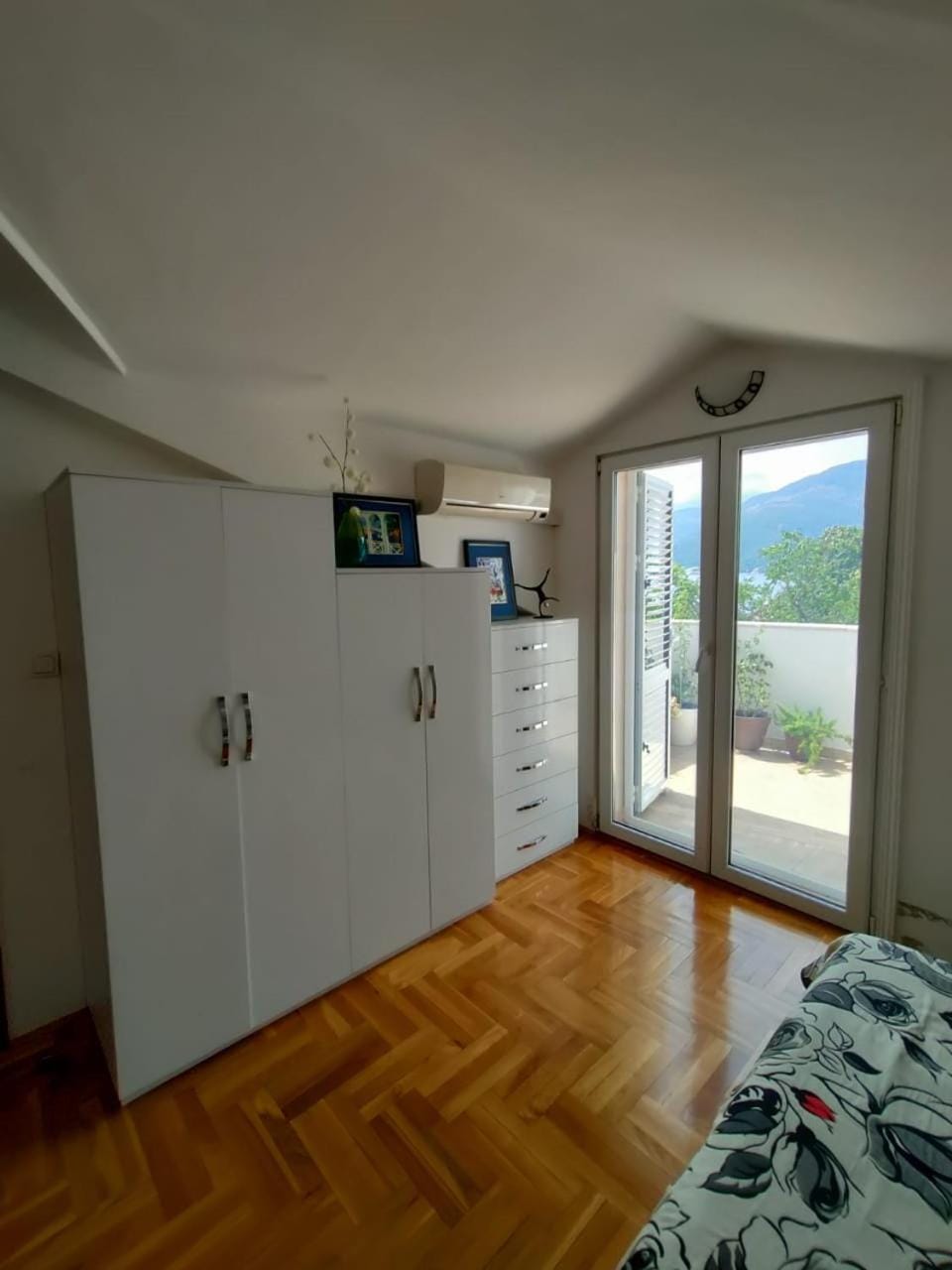 Bed, Photo of the whole room, Bedroom, wardrobe