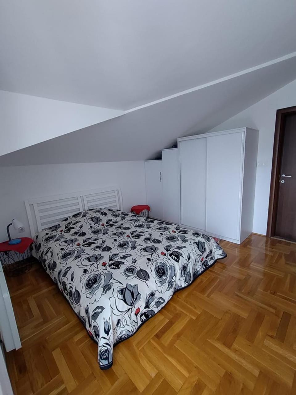 Bed, Photo of the whole room, Bedroom, wardrobe