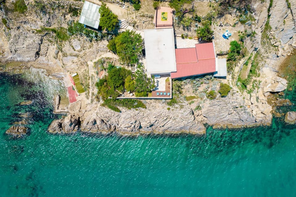Property building, Nearby landmark, Natural landscape, Bird's eye view, Sea view