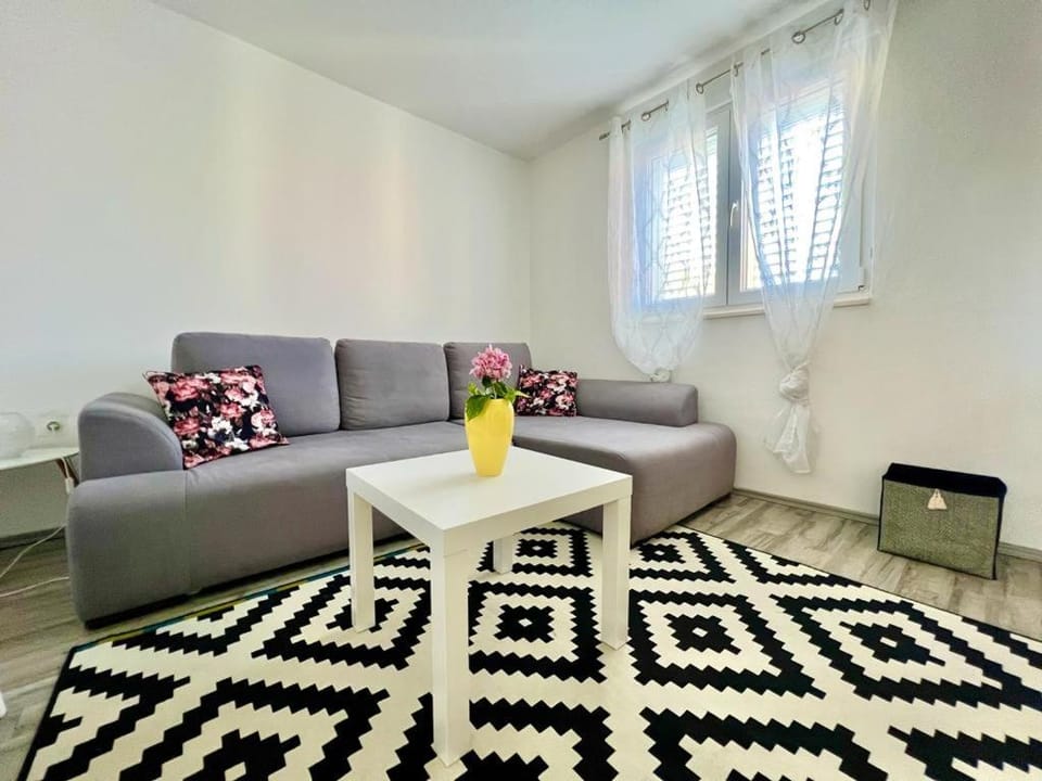 Lovely Summer Primošten Apartment in Šibenik-Knin County, Croatia